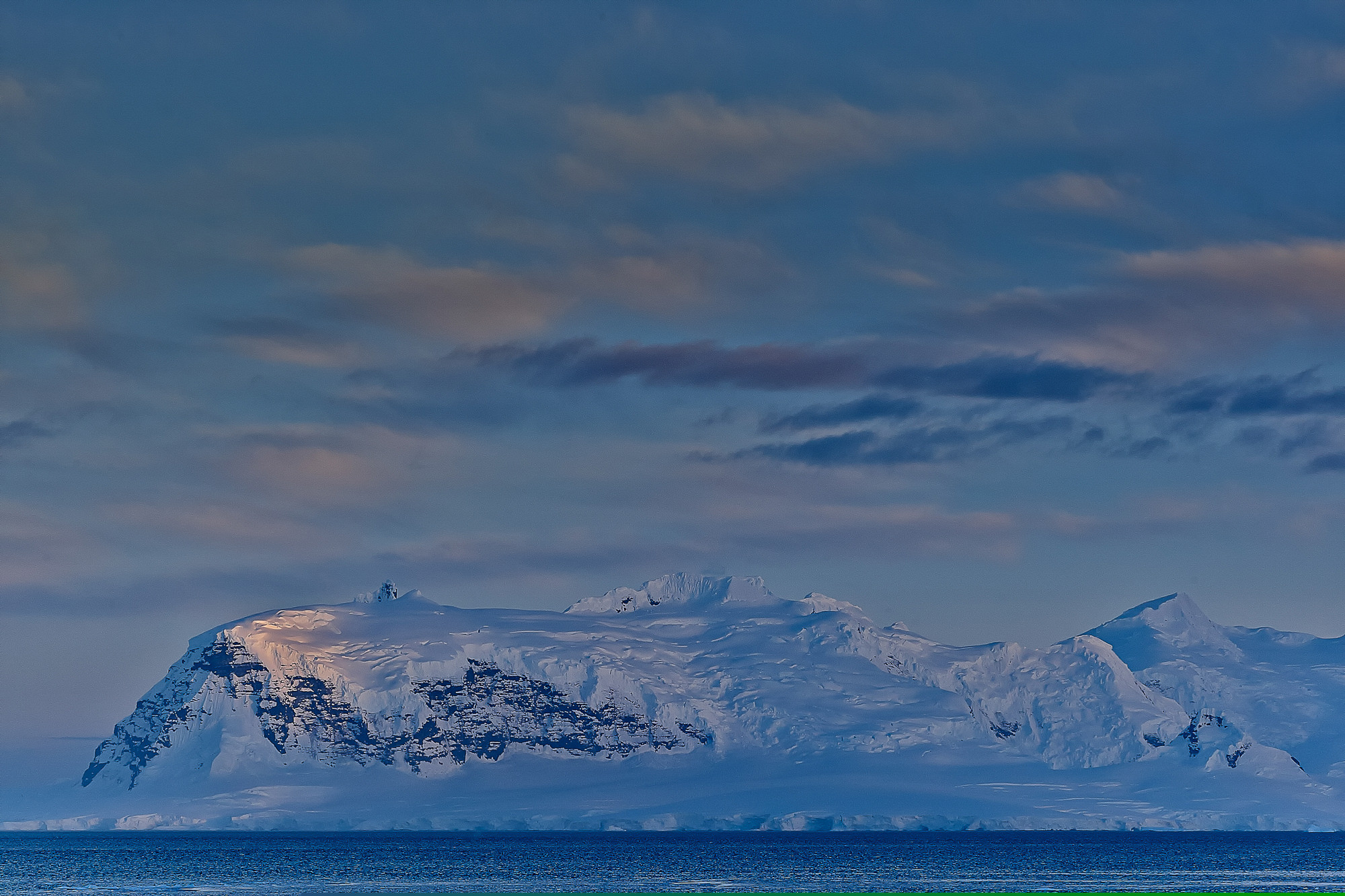 Morgenstimmung vor Ronge Island, Mount Britannia